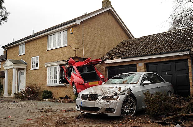 Red Audi TT that crashed into a house in uk-7