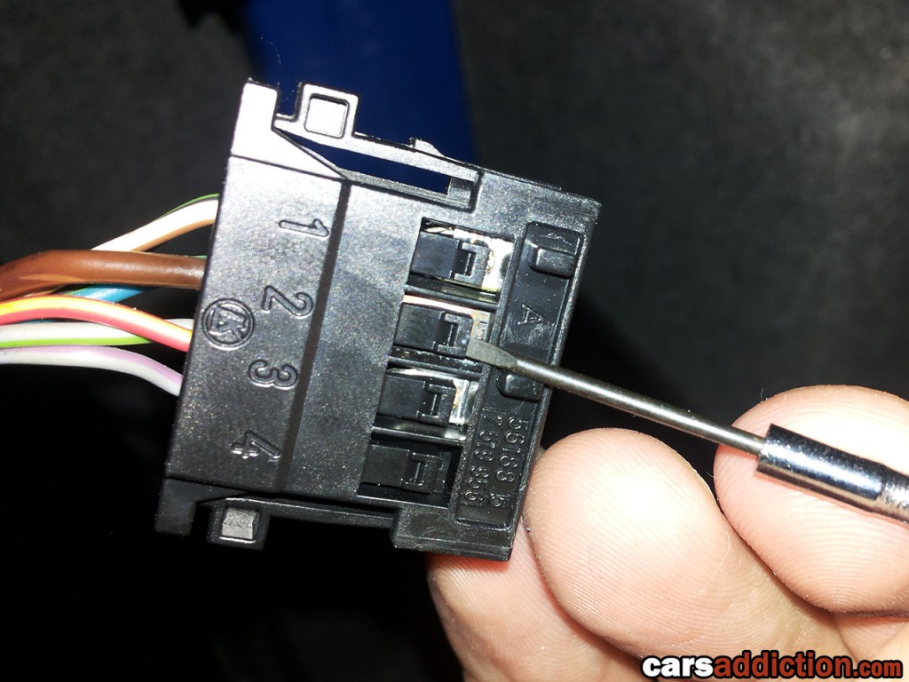 electrical-plug-connector-removal